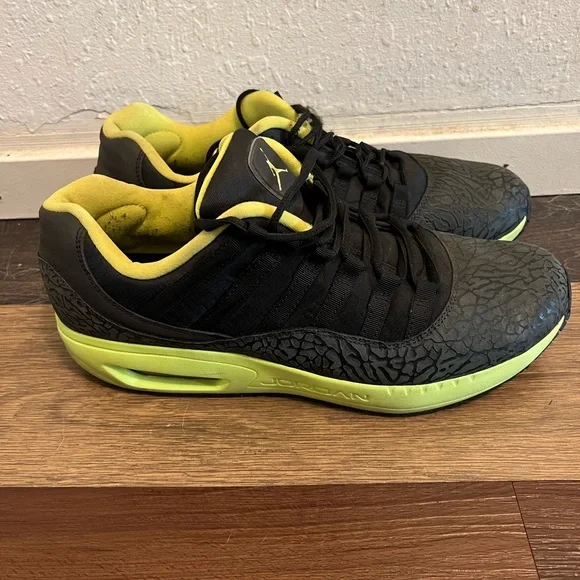 Jordan | Shoes | Jordan Comfort Viz Air 1 Black Sz 1 | Poshmark display picture 1